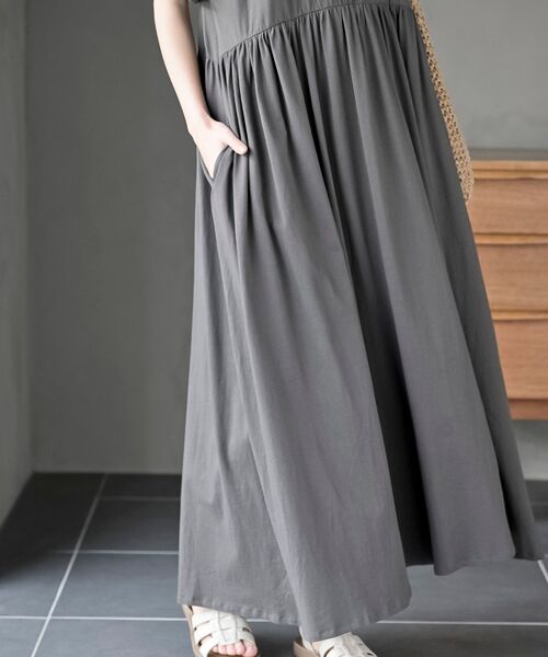 rps(アールピーエス)の「ウエストギャザーフレアーカットワンピース(ワンピース・レディース・ブラック/ブルー/チャコールグレー・M/フリー)」の11枚目の写真