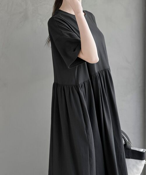 rps(アールピーエス)の「ウエストギャザーフレアーカットワンピース(ワンピース・レディース・ブラック/ブルー/チャコールグレー・M/フリー)」の14枚目の写真