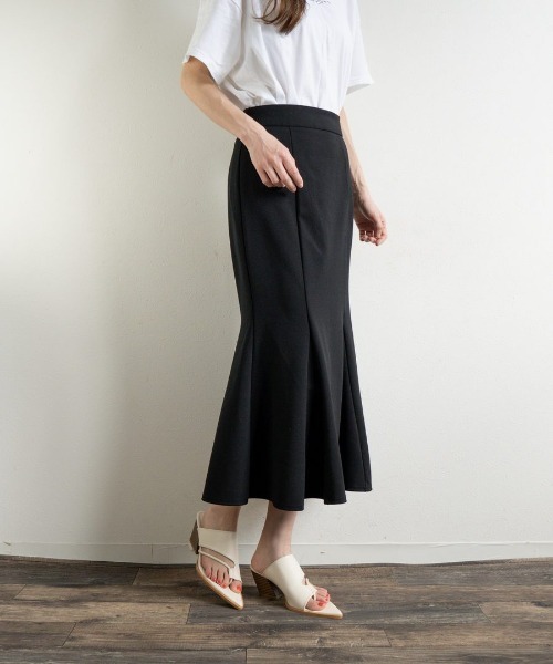 Fabby fabby(ファビィーファビィー)の「ポインテッドトングサンダル(サンダル・レディース・オフホワイト/ブラック/シルバー/シルバー系その他・SMALL/MEDIUM/LARGE)」の19枚目の写真