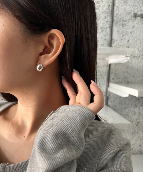 Burner（バーナー）の「【CHI SELECT】ドロップ ピアス シンプル chi-pierce-00506 U【GBT】（ピアス（両耳用）・レディース・ゴールド/シルバー・FREE）」の2枚目の写真