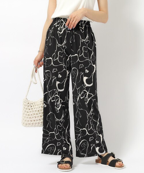 SHOO・LA・RUE（シューラルー）の「プリントイージーパンツ（その他パンツ・レディース・ブラック系/モスグリーン系/ブラック系6/ブルー系その他7・02/03/04）」の2枚目の写真