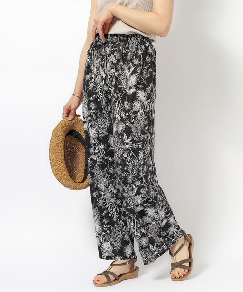 SHOO・LA・RUE（シューラルー）の「プリントイージーパンツ（その他パンツ・レディース・ブラック系/モスグリーン系/ブラック系6/ブルー系その他7・02/03/04）」の3枚目の写真