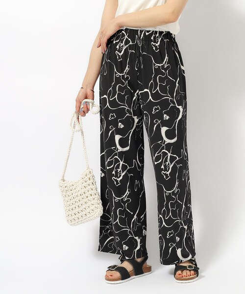 SHOO・LA・RUE（シューラルー）の「プリントイージーパンツ（その他パンツ・レディース・ブラック系/モスグリーン系/ブラック系6/ブルー系その他7・02/03/04）」の5枚目の写真