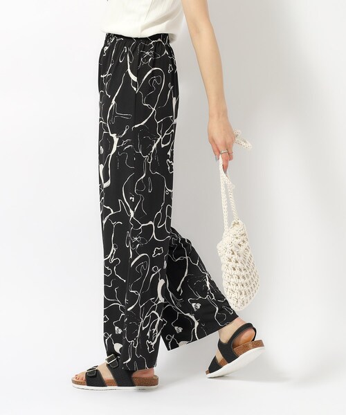 SHOO・LA・RUE（シューラルー）の「プリントイージーパンツ（その他パンツ・レディース・ブラック系/モスグリーン系/ブラック系6/ブルー系その他7・02/03/04）」の6枚目の写真