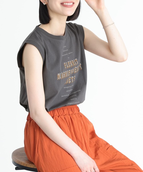 n'OrLABEL(ノアールレーベル)の「『ロゴフレンチスリーブTシャツ』(Tシャツ/カットソー・レディース・オフホワイト/グレイッシュブルー/チャコール・1/2)」の11枚目の写真