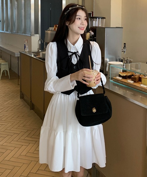 urge:(アージコロン )の「【URGE:】ショート丈 リボン ベスト(ベスト・レディース・ブラック・SMALL/X-LARGE/LARGE/MEDIUM)」の2枚目の写真