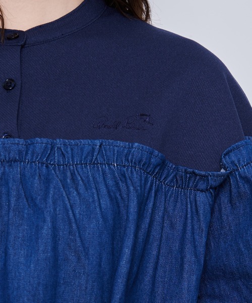 Arnold Palmer（アーノルドパーマー）の「フリル ヨークドッキング プルオーバー（シャツ/ブラウス・レディース・ブラック/アイボリー/ネイビー・L/M/S）」の5枚目の写真