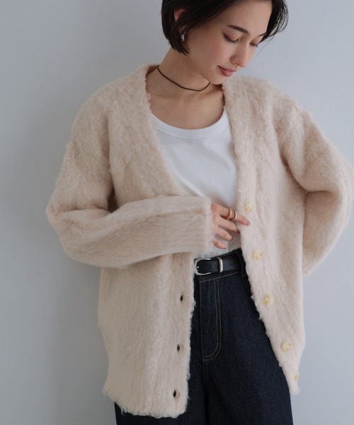 andme(アンドミー)の「モヘヤライク起毛Vネック長袖ニットカーディガン(カーディガン/ボレロ・レディース・キナリ/ベージュ/イエロー/グレー・M)」の2枚目の写真