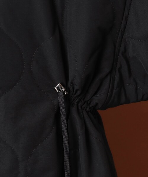 DRESSTERIOR(ドレステリア)の「◆VACHEMENT(ヴァシュモン)リサイクル60/40クロスキルティングコート(その他アウター・レディース・ブラック・00)」の19枚目の写真