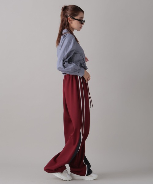 FOREVER 21(フォーエバー トゥエンティーワン)の「【2024FW】トラックワイドパンツ(その他パンツ・レディース・ネイビー/レッド・SMALL/MEDIUM)」の7枚目の写真