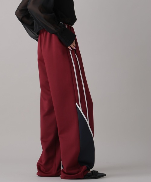 FOREVER 21(フォーエバー トゥエンティーワン)の「【2024FW】トラックワイドパンツ(その他パンツ・レディース・ネイビー/レッド・SMALL/MEDIUM)」の11枚目の写真