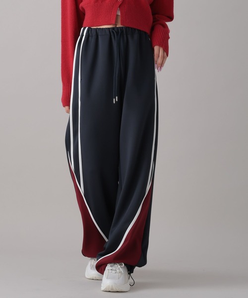 FOREVER 21(フォーエバー トゥエンティーワン)の「【2024FW】トラックワイドパンツ(その他パンツ・レディース・ネイビー/レッド・SMALL/MEDIUM)」の16枚目の写真