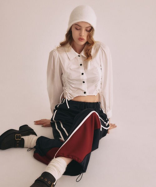 FOREVER 21(フォーエバー トゥエンティーワン)の「【2024FW】トラックワイドパンツ(その他パンツ・レディース・ネイビー/レッド・SMALL/MEDIUM)」の4枚目の写真