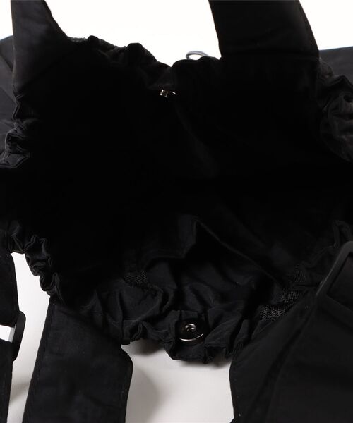 GORGE(ゴージ)の「《ナイロン×巾着風シルエット》レディース 2WAYショルダーバッグ 軽量 通勤・デイリー◎(ショルダーバッグ・レディース・ブラック/カーキ・F)」の14枚目の写真