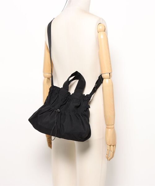 GORGE(ゴージ)の「《ナイロン×巾着風シルエット》レディース 2WAYショルダーバッグ 軽量 通勤・デイリー◎(ショルダーバッグ・レディース・ブラック/カーキ・F)」の15枚目の写真