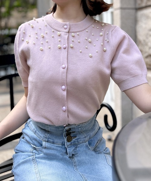 Julia Boutique（ジュリアブティック）の「パールデコ パフスリーブニットカーディガン（カーディガン/ボレロ・レディース・グレー/オフホワイト/ブラック/ピンク・ONE）」の4枚目の写真