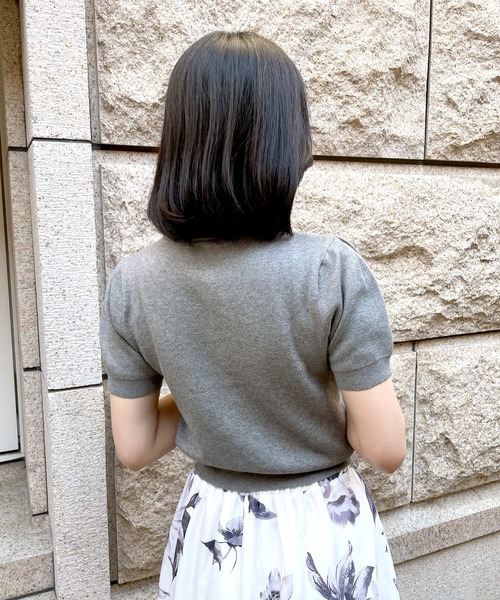 Julia Boutique（ジュリアブティック）の「パールデコ パフスリーブニットカーディガン（カーディガン/ボレロ・レディース・グレー/オフホワイト/ブラック/ピンク・ONE）」の5枚目の写真