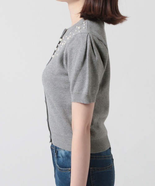 Julia Boutique（ジュリアブティック）の「パールデコ パフスリーブニットカーディガン（カーディガン/ボレロ・レディース・グレー/オフホワイト/ブラック/ピンク・ONE）」の12枚目の写真