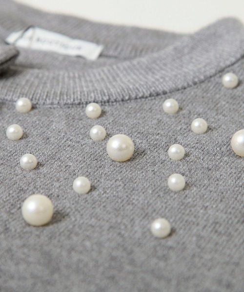 Julia Boutique（ジュリアブティック）の「パールデコ パフスリーブニットカーディガン（カーディガン/ボレロ・レディース・グレー/オフホワイト/ブラック/ピンク・ONE）」の15枚目の写真
