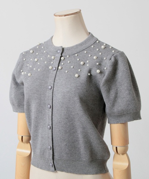 Julia Boutique（ジュリアブティック）の「パールデコ パフスリーブニットカーディガン（カーディガン/ボレロ・レディース・グレー/オフホワイト/ブラック/ピンク・ONE）」の16枚目の写真
