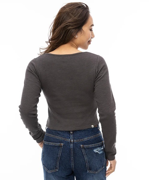 BILLABONG（ビラボン）の「BILLABONG レディース GRAPHIC BABY FIT LS  ロンＴ 【2024年秋冬モデル】/ビラボングラフィック長袖ロンT（Tシャツ/カットソー・レディース・ブラック/ホワイト系その他・MEDIUM/LARGE）」の10枚目の写真