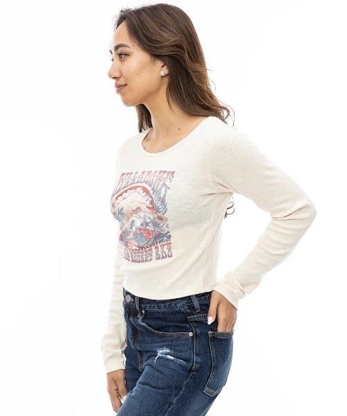 BILLABONG（ビラボン）の「BILLABONG レディース GRAPHIC BABY FIT LS  ロンＴ 【2024年秋冬モデル】/ビラボングラフィック長袖ロンT（Tシャツ/カットソー・レディース・ブラック/ホワイト系その他・MEDIUM/LARGE）」の4枚目の写真