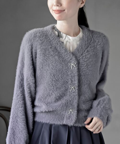 rps(アールピーエス)の「リボンボタンフェザーVネックカーディガン(カーディガン/ボレロ・レディース・アイボリー/ライトグレー/ピンク/パープル・フリー)」の3枚目の写真