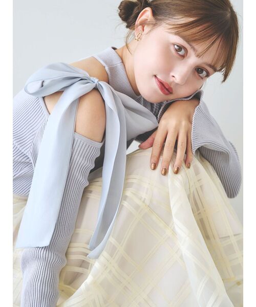 dazzlin(ダズリン)の「ワンショルリボンニットトップス(ニット/セーター・レディース・グレー/ブラック/オフホワイト・FREE)」の10枚目の写真