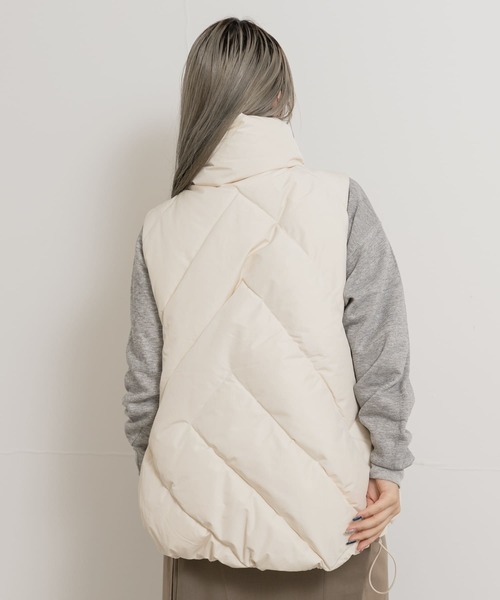 THE GOODLAND MARKET（ザグッドランドマーケット）の「KWD　STAND COLLAR DOWN VEST（ダウンベスト・レディース・アイボリー/ブラック・ONE）」の5枚目の写真