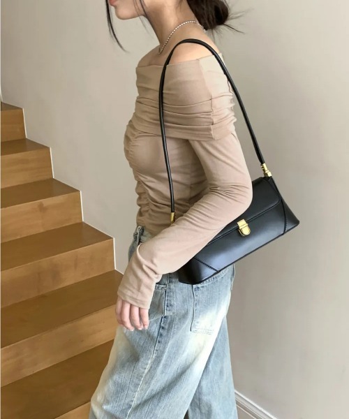 FREE STYLISTS(フリー スタイリスト)の「ゴールドバックススクエアバッグ Y2K(ショルダーバッグ・レディース・ブラック/ワイン/オフホワイト・FREE)」の6枚目の写真