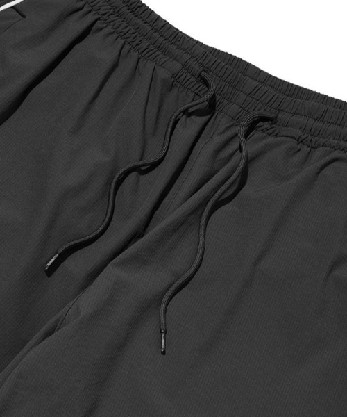 ALAND（エーランド）の「【UNISEX】Filluminate／ツータックナイロンパンツ（その他パンツ・レディース・ブラック/チャコール・MEDIUM/SMALL）」の18枚目の写真