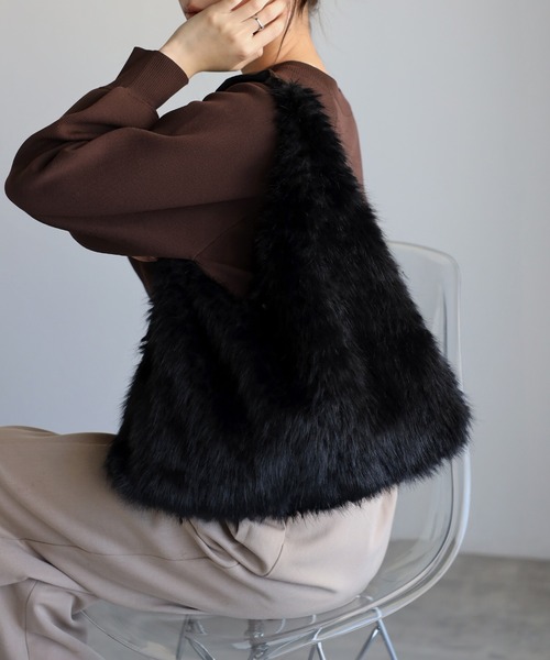 Bonjour Sagan（ボンジュールサガン）の「フェイクファーワンハンドルバッグ（ショルダーバッグ・レディース・モカ/ブラック・FREE）」の4枚目の写真