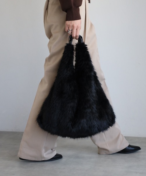 Bonjour Sagan（ボンジュールサガン）の「フェイクファーワンハンドルバッグ（ショルダーバッグ・レディース・モカ/ブラック・FREE）」の5枚目の写真