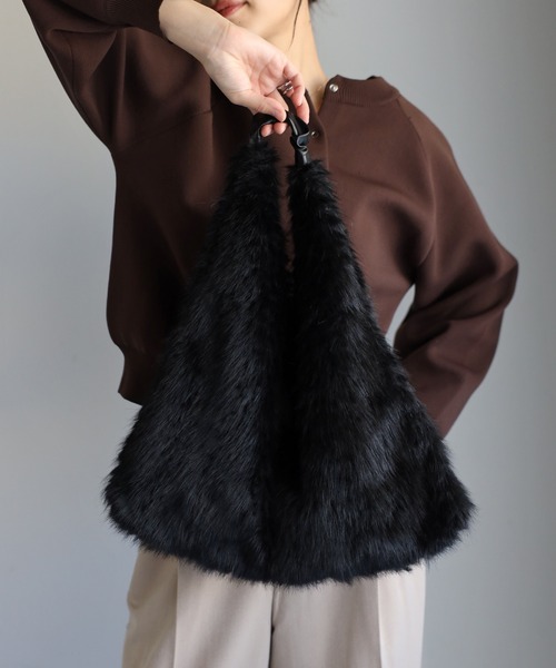 Bonjour Sagan（ボンジュールサガン）の「フェイクファーワンハンドルバッグ（ショルダーバッグ・レディース・モカ/ブラック・FREE）」の6枚目の写真