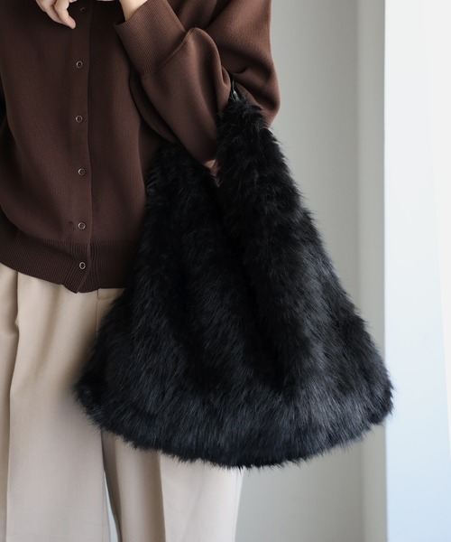 Bonjour Sagan（ボンジュールサガン）の「フェイクファーワンハンドルバッグ（ショルダーバッグ・レディース・モカ/ブラック・FREE）」の7枚目の写真