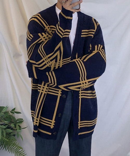 NOWLE（ノウル）の「【NOWLE】Vネック チェック柄 ニット カーディガン（カーディガン/ボレロ・メンズ・ベージュ/マスタード/ブラック・MEDIUM/LARGE/X-LARGE）」の3枚目の写真