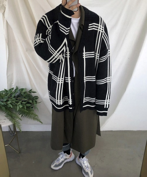 NOWLE（ノウル）の「【NOWLE】Vネック チェック柄 ニット カーディガン（カーディガン/ボレロ・メンズ・ベージュ/マスタード/ブラック・MEDIUM/LARGE/X-LARGE）」の12枚目の写真