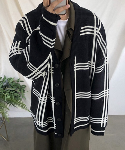 NOWLE（ノウル）の「【NOWLE】Vネック チェック柄 ニット カーディガン（カーディガン/ボレロ・メンズ・ベージュ/マスタード/ブラック・MEDIUM/LARGE/X-LARGE）」の14枚目の写真