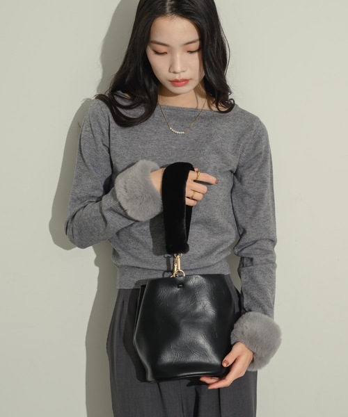 NEUNA(ヌナ)の「【ポーチ付き!】ファーショルダーバケットバッグ(ショルダーバッグ・レディース・ブラウン/カーキ/ブラック・FREE)」の13枚目の写真