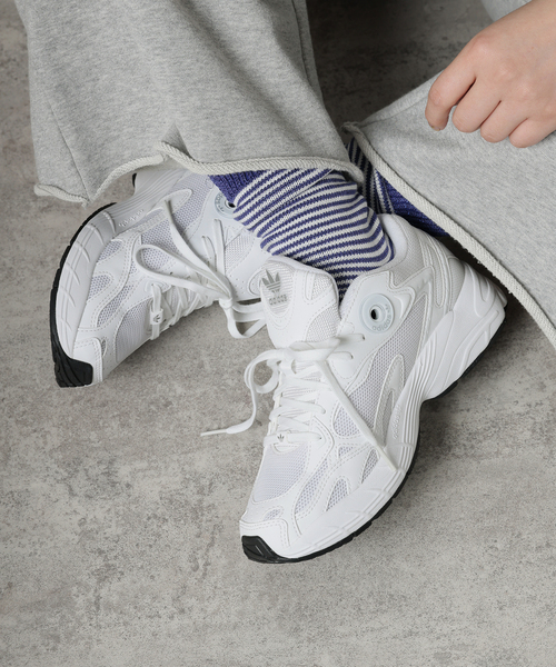 adidas Originals(アディダスオリジナルス)の「【adidas Originals/アディダスオリジナルス】ASTIR W IE9887(スニーカー・レディース・ホワイト・23cm/23.5cm/24cm/24.5cm/25cm)」の3枚目の写真