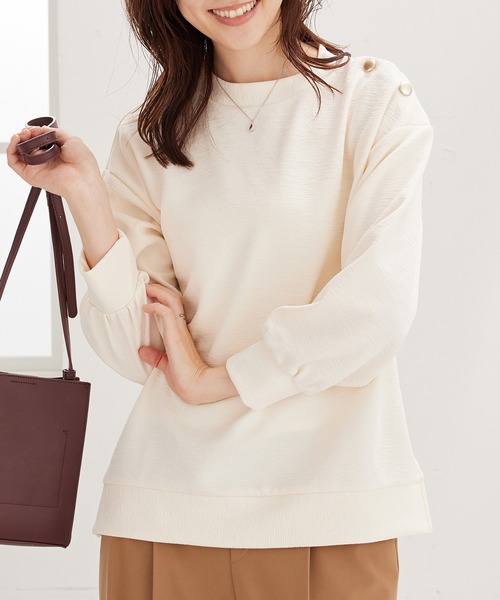 BELLUNA PLUS(ベルーナ)の「ジャカード素材肩ボタンプルオーバー(Tシャツ/カットソー・レディース・アイボリー/ターコイズブルー/チャコール/コーラル・MEDIUM/LARGE/X-LARGE)」の2枚目の写真