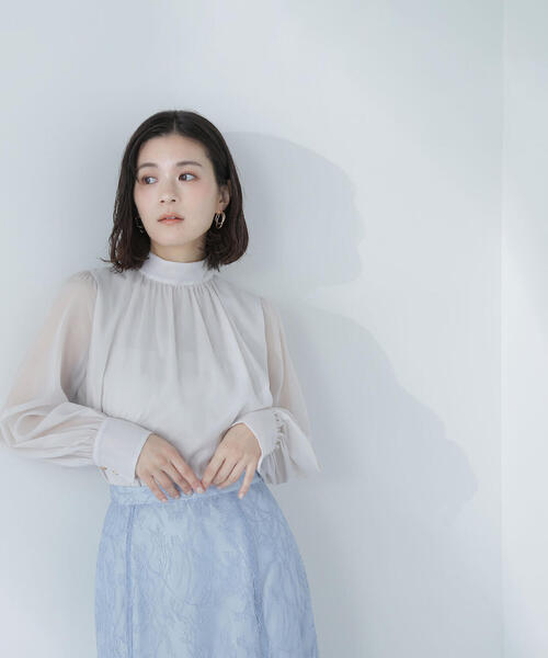 NATURAL BEAUTY BASIC(ナチュラルビューティーベーシック)の「◇ハイネックボリュームシアーブラウス(シャツ/ブラウス・レディース・オフホワイト/グレー/ベージュ/チャコールグレー・MEDIUM/SMALL)」の10枚目の写真