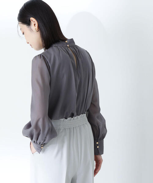 NATURAL BEAUTY BASIC(ナチュラルビューティーベーシック)の「◇ハイネックボリュームシアーブラウス(シャツ/ブラウス・レディース・オフホワイト/グレー/ベージュ/チャコールグレー・MEDIUM/SMALL)」の15枚目の写真