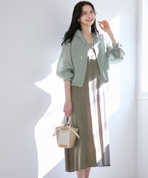 23区 L(ニジュウサンクオオキイサイズ)の「【SLOW/一部店舗限定】キュプラフィブリルクロス キャミ ワンピース(ワンピース・レディース・グレー系/ブルー系/カーキ系・46/44)」の1枚目の写真