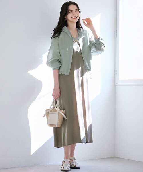 23区 L(ニジュウサンクオオキイサイズ)の「【SLOW/一部店舗限定】キュプラフィブリルクロス キャミ ワンピース(ワンピース・レディース・グレー系/ブルー系/カーキ系・46/44)」の13枚目の写真