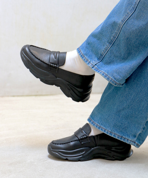 Au BANNISTER(オゥバニスター)の「【軽量/厚底】ローファーモチーフスニーカー(ローファー・レディース・アイボリー/ブラック/シルバー・LL/S/M/L)」の4枚目の写真