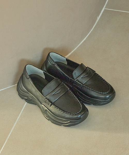 Au BANNISTER(オゥバニスター)の「【軽量/厚底】ローファーモチーフスニーカー(ローファー・レディース・アイボリー/ブラック/シルバー・LL/S/M/L)」の6枚目の写真