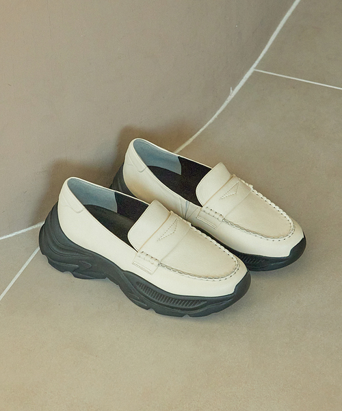 Au BANNISTER(オゥバニスター)の「【軽量/厚底】ローファーモチーフスニーカー(ローファー・レディース・アイボリー/ブラック/シルバー・LL/S/M/L)」の7枚目の写真