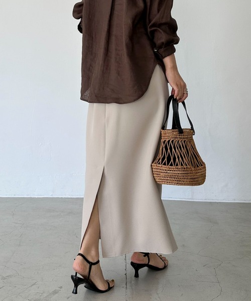 Doux archives(ドゥアルシーヴ)の「ダブルクロスタイトスカート(スカート・レディース・ブラック/グレー/ベージュ・SMALL/MEDIUM)」の4枚目の写真