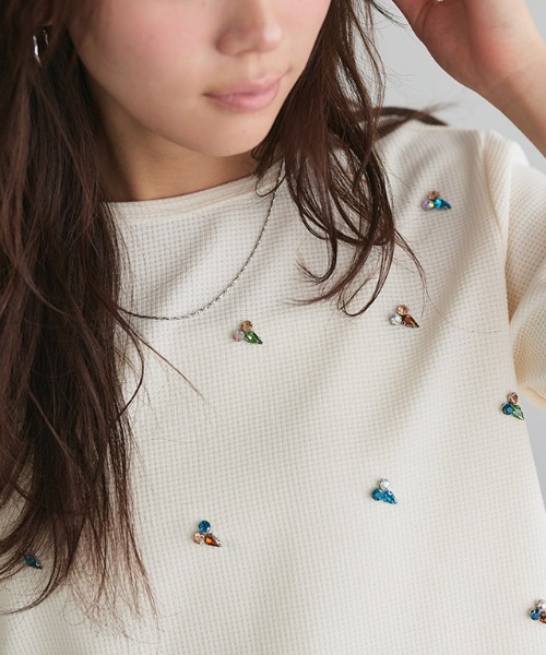Pierrot(ピエロ)の「多色ビジュー使いプルオーバー(Tシャツ/カットソー・レディース・杢グレー/アイボリー・M/L)」の13枚目の写真